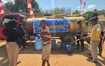 Polsek Lantari Jaya Salurkan Air Bersih untuk Warga Terdampak Kekeringan