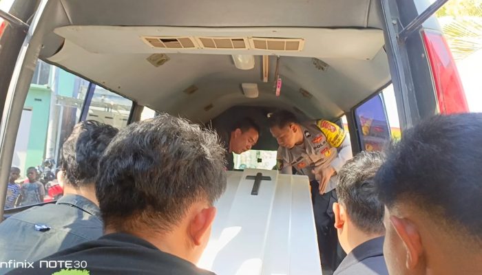 Ambulans Polres Bombana Berhenti di Pemakaman Doule, Ada Kisah Kemanusiaan Briptu Jamal di Baliknya
