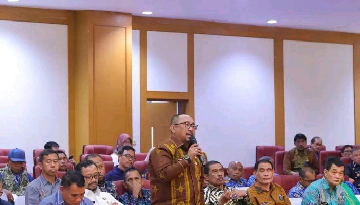 Ribuan Rumah di Bombana Masih Terkendala Listrik, Pemkab Usulkan PLTS Komunal