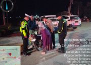 Polres Bombana Tertibkan Pengendara Tanpa Helm dan Knalpot Brong di Tugu Munajah