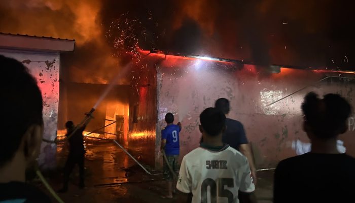 Kebakaran Pasar Tadoha Mapaccing Bombana, Api Melalap Sejumlah Lapak hingga Gudang