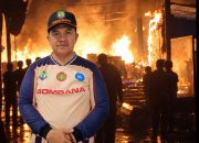 Padamkan Api hingga Dini Hari, Satpol PP Bombana Kerahkan 12 Personel Bantu Pedagang Pasar
