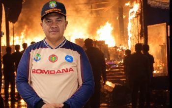 Padamkan Api hingga Dini Hari, Satpol PP Bombana Kerahkan 12 Personel Bantu Pedagang Pasar