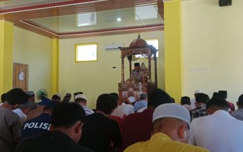 Jumat Keliling, Wakapolres Bombana Ingatkan Warga Bahaya Narkoba dan Kenalkan Layanan 110