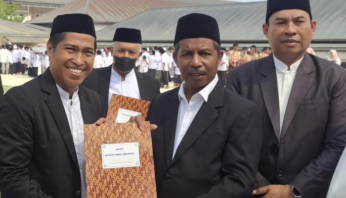 Kanwil Kemenag Sultra Anugerahi LAZNAS IZI Penghargaan Filantropi Islam untuk Kemajuan Pesantren